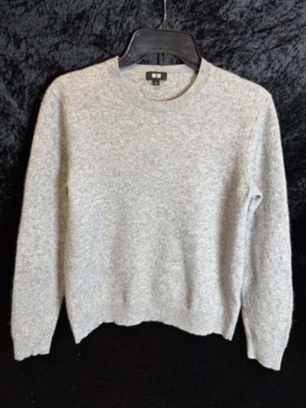 UNIQLO 100% Cashmere Crewneck Sweater Womens Sz M Gray Soft Quiet Luxury Winter